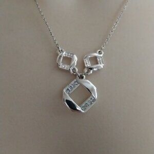 Silver tone necklace